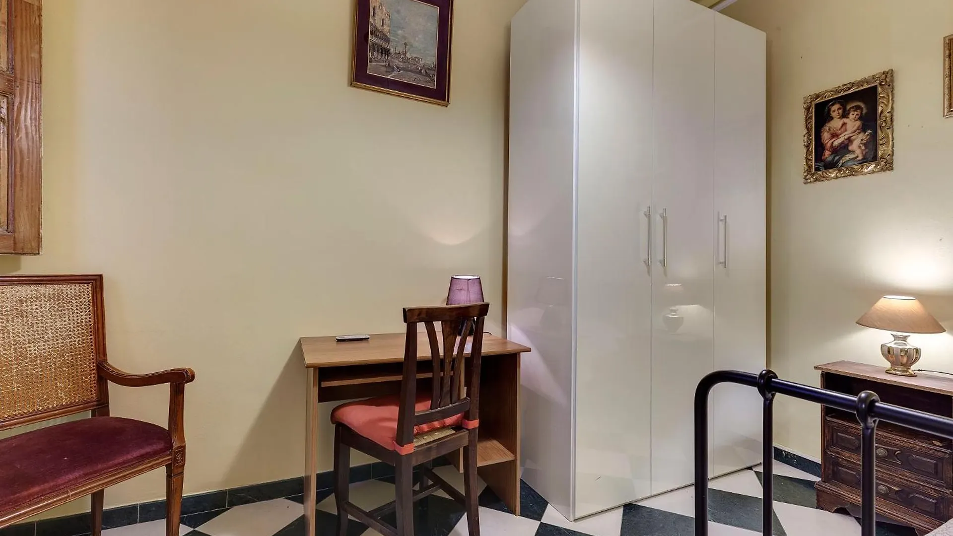 Magnoli 2 D Apartment Florence Italy