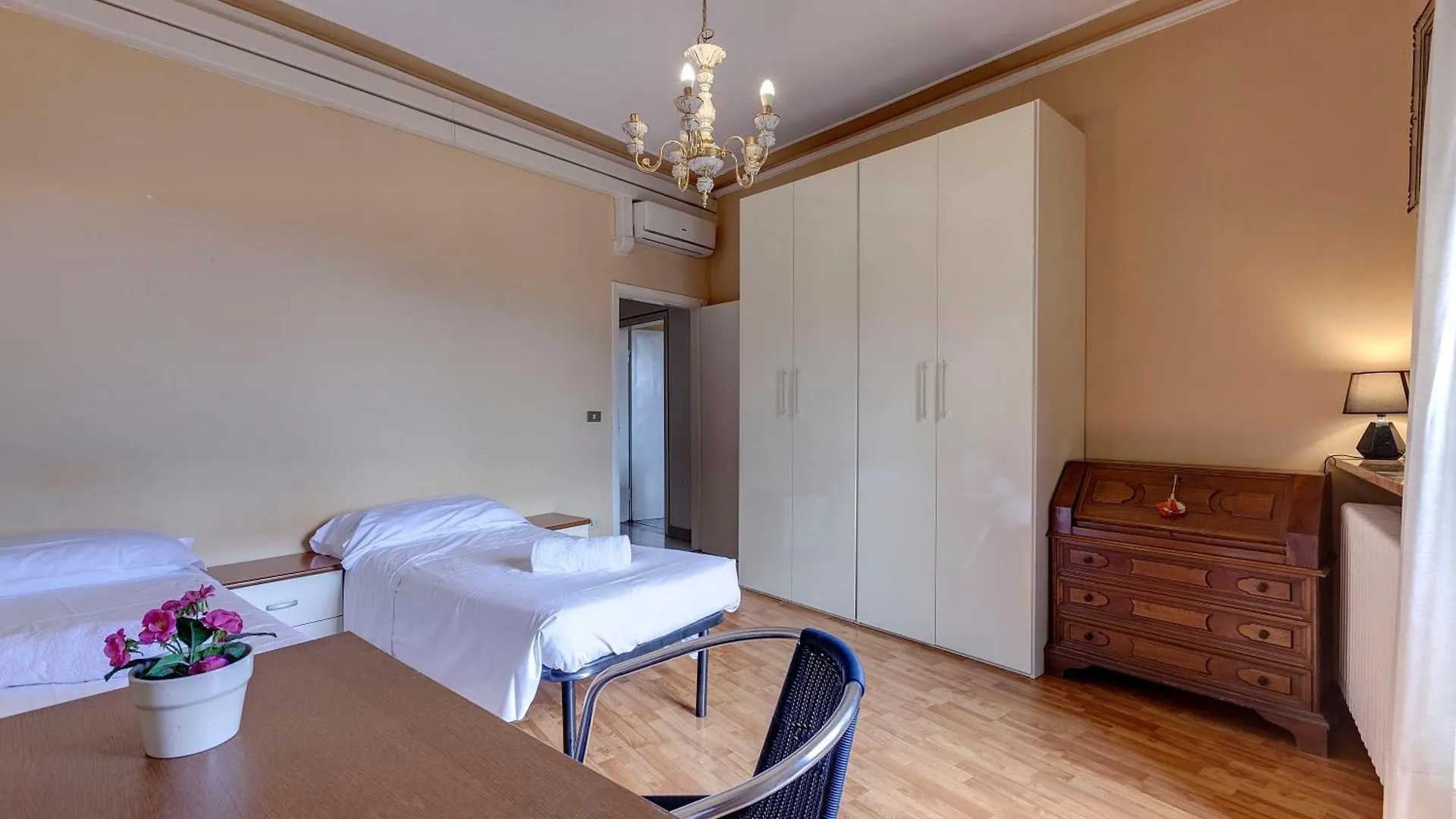 Magnoli 2 D Apartment Florence Italy