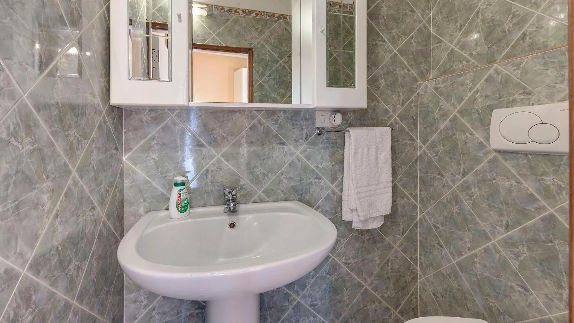 Magnoli 2 D Apartment Florence Italy